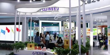 一杯敬明天，一杯敬过往