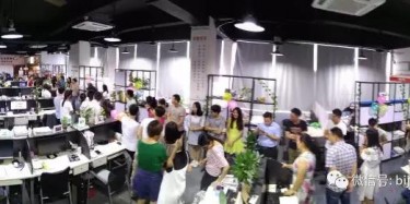 我不会告诉你 你又老了一岁的~嘘~