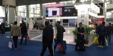 展台设计搭建的两种风格