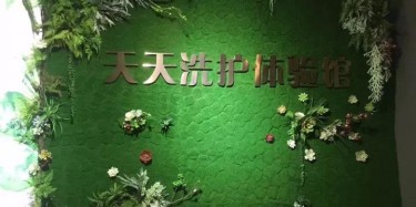 请收下我的膝盖......