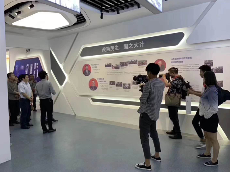 华山文化与城市更新展览馆——科技企业展厅设计